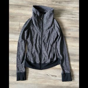 Size 6 lululemon hoodie